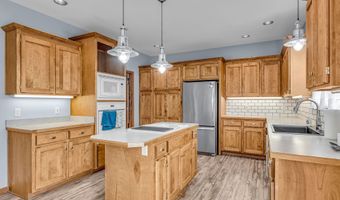 987 N 640 Rd, Baldwin City, KS 66006