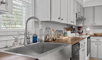 18 Sandra Ln, Athens, AL 35611