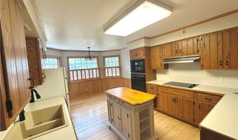 707 Greenlawn Dr, Amherst, OH 44001