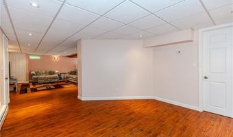 41 Holly Hill Ln, Cranston, RI 02921