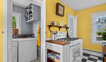 8 Sanford St, Newport, RI 02840