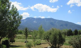 8 Juan Martinez Rd, Arroyo Seco, NM 87580