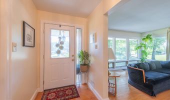 7041 CINDY Ln, Annandale, VA 22003