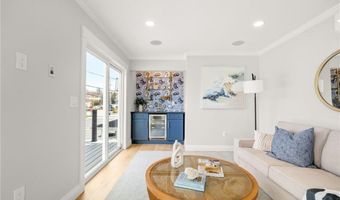 7 Wellington Ave, Newport, RI 02840