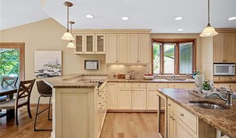 451 Reflection Rd, Apple Valley, MN 55124