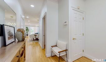 14 Woodcrest Ln 14, Danbury, CT 06810