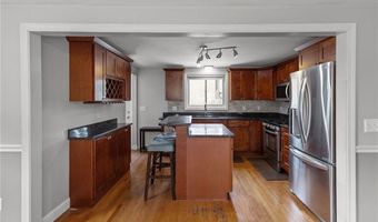 83 Bateman Ave, Cranston, RI 02920