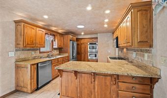 4 Huskins Cir, Bella Vista, AR 72715