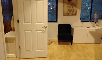 6926- E LITTLE RIVER Tpke, Annandale, VA 22003