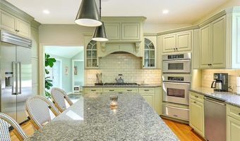 10 Owl Tree Ln, East Greenwich, RI 02818