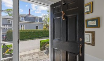 60 Ayrault St, Newport, RI 02840