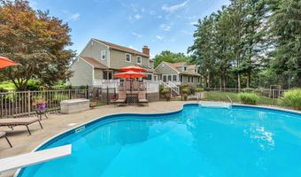 44 Devonshire Ct, Middletown, NJ 07748