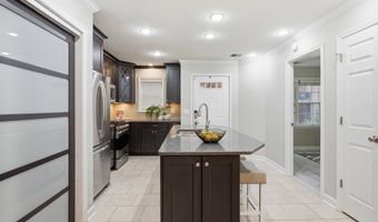 6924 FAIRFAX Dr 122, Arlington, VA 22213