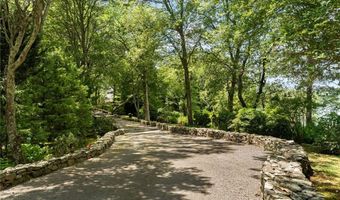 125 Woodruff Ave, Narragansett, RI 02882
