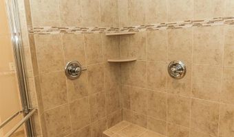 20725 JENNIFER ANN Dr, Ashburn, VA 20147