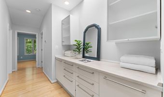 6829 LITTLE RIVER Tpke, Annandale, VA 22003
