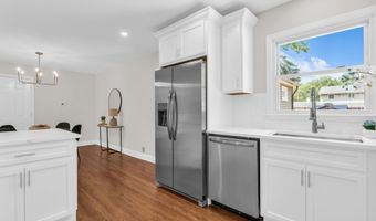 11 W Park Ave, Belford, NJ 07718