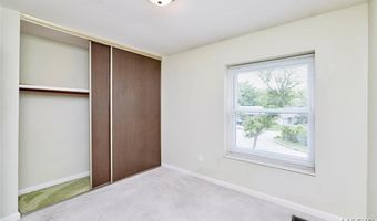 241 Valleyoak Ct, Ballwin, MO 63021