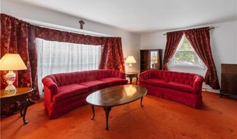 36 Willow Ave, Middletown, RI 02842