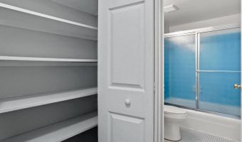 33 CANTERBURY Sq 302, Alexandria, VA 22304