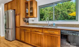 5 Fairway Dr, Arden, NC 28704