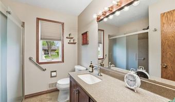 5856 139th St W, Apple Valley, MN 55124