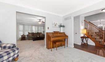 1008 Westrun Dr, Ballwin, MO 63021