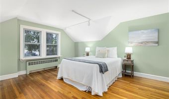 75 Markwood Dr, Barrington, RI 02806