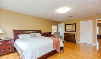 11 Raven Cir, Cranston, RI 02921