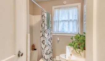 40 Cottage Grove Cir, Bloomfield, CT 06002