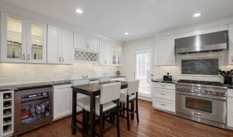 5209 DUNSTABLE Ln, Alexandria, VA 22315