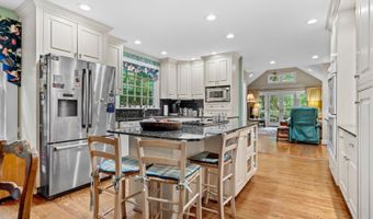 12104 Locust Ln, Anchorage, KY 40223
