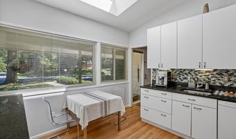 8308 LILLY STONE Dr, Bethesda, MD 20817