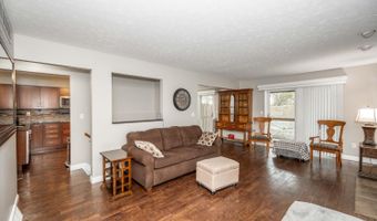 9338 Hunters Creek Dr, Blue Ash, OH 45242