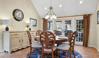 10 Barrington Dr, Bedford, NH 03110