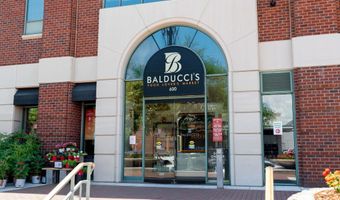 922 S WASHINGTON St 311, Alexandria, VA 22314
