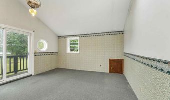 18 W Huntress Pond Rd, Barnstead, NH 03225
