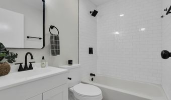 3832 Laguna Dr, Columbus, OH 43232