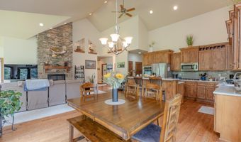 932 Emerald Pines Dr, Arnolds Park, IA 51331