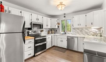 817 Limecrest Rd, Andover, NJ 07860