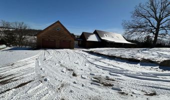 300 Round Up Ln, Bakersfield, MO 65609