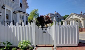 8 Sanford St, Newport, RI 02840