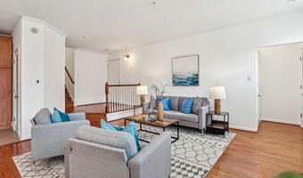 4691 LONGSTREET Ln 202, Alexandria, VA 22311