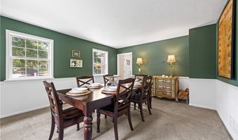 292 Summerhill Dr, Aurora, OH 44202