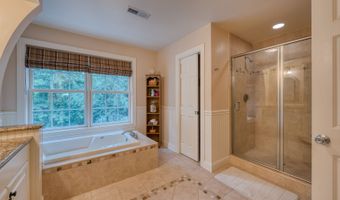 2 Warren Gln, Burlington, CT 06013