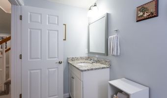 58 Granite Ln, Chester, NH 03036