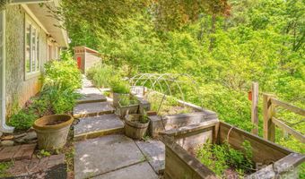 14 Shelton Branch Rd, Barnardsville, NC 28709