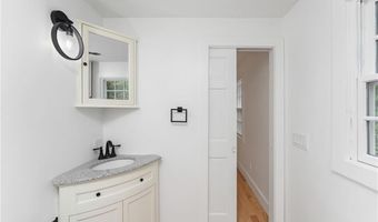 1575 MIDDLE Rd, East Greenwich, RI 02818