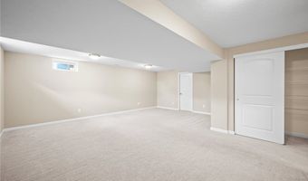 587 Surrey Dr, Aurora, OH 44202
