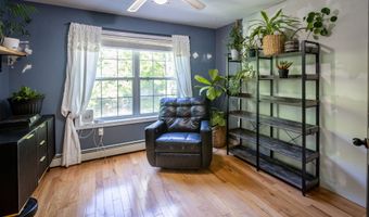 2 Quail Hollow Ct, Beacon Falls, CT 06403
